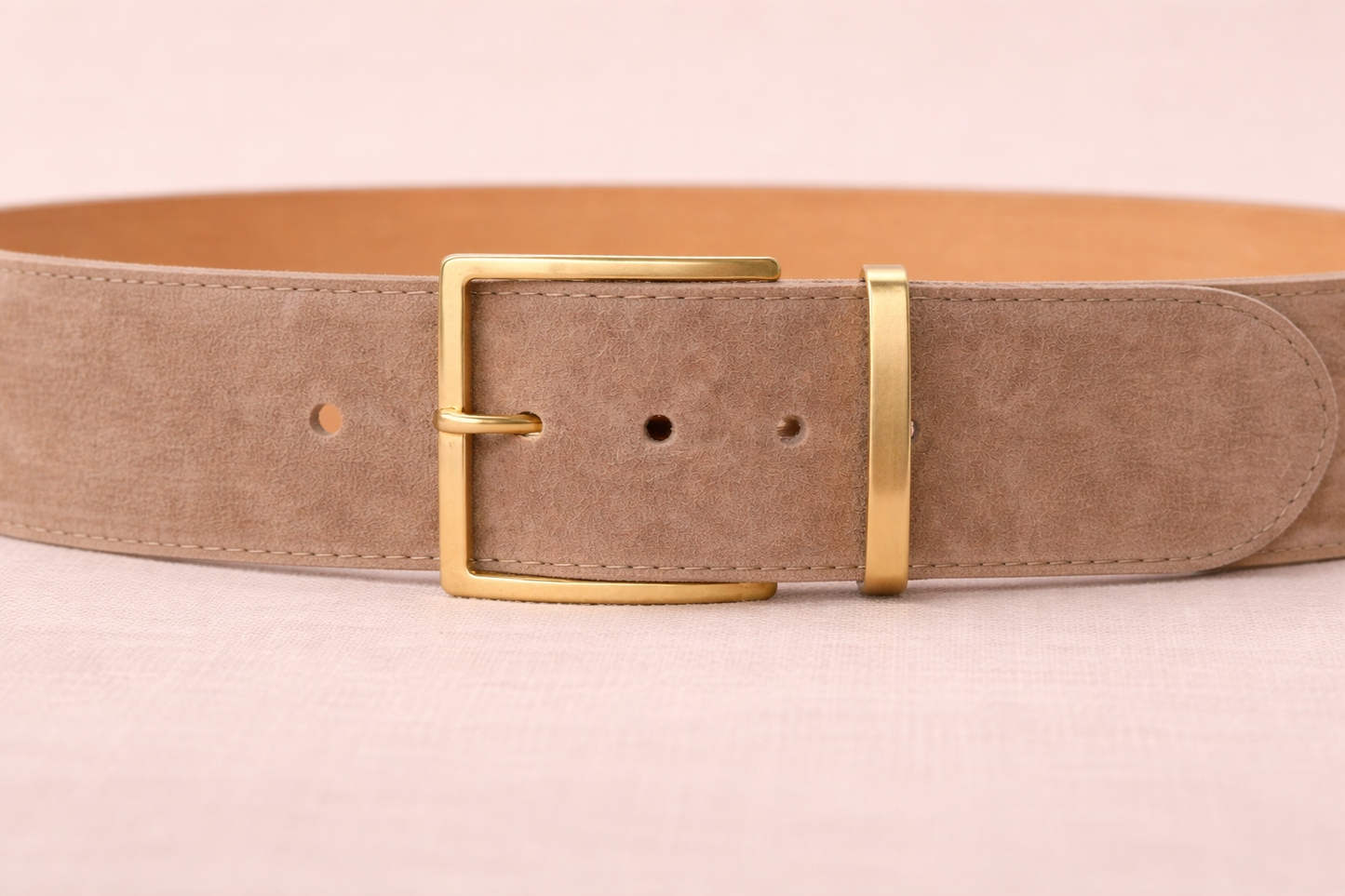 Ceinture Edwige style bohème chic - Daim chamois 6 cm et finitions dorées