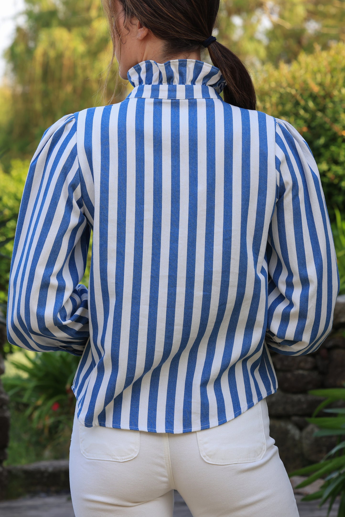 Blouse Arielle - rayures azur et volants graphiques - It Hippie