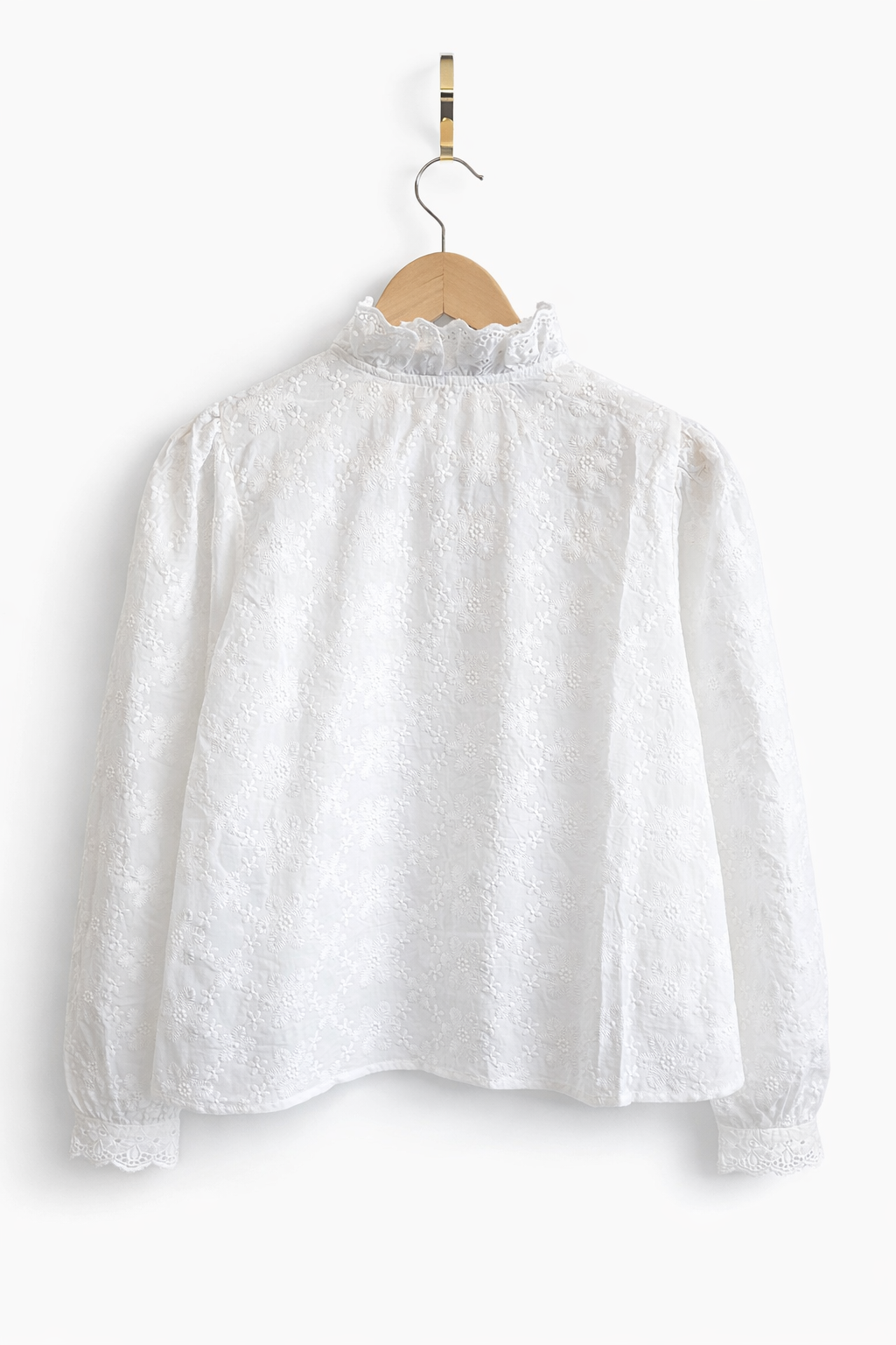 vue dos Chemisier femme Olympe blanc pur col montant volanté broderies anglaises 100% coton - It Hippie
