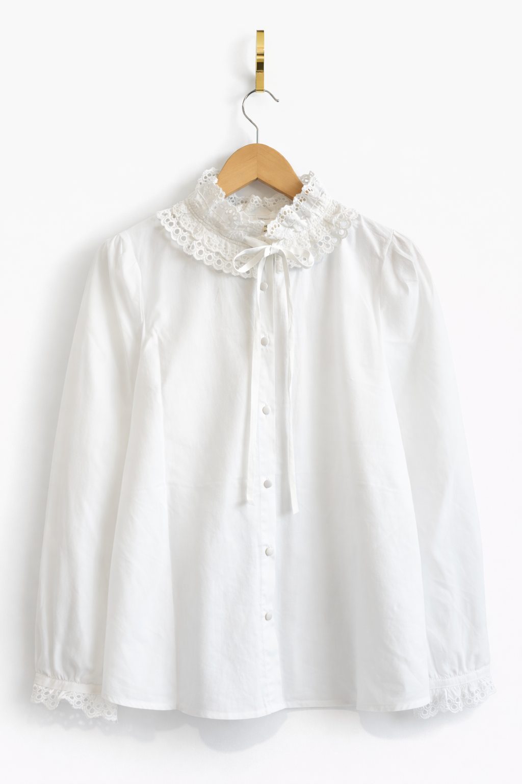vue face Chemisier femme Victoire broderie anglaise col romantique lien à nouer 100% coton - It Hippie
