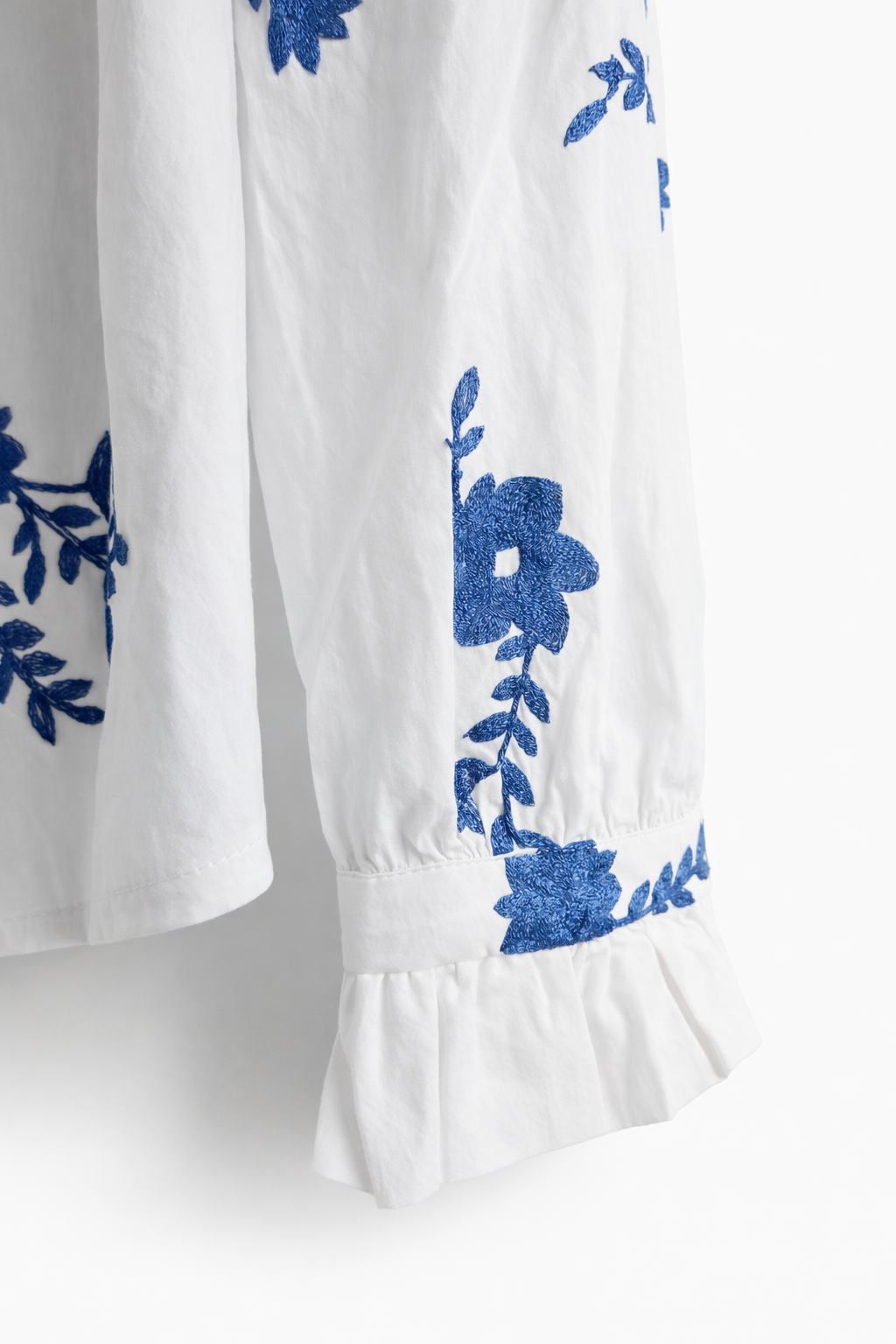 Vue manches volantées chemisier femme Esmée - broderies azur
