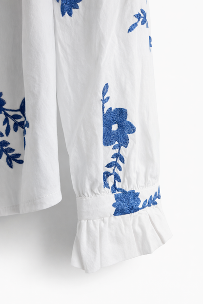 Vue manches volantées chemisier femme Esmée - broderies azur
