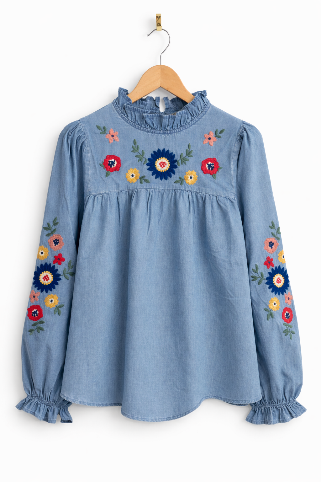 vue face  Blouse femme Isabeau denim bleu broderies florales multicolores 100% coton  It Hippie
