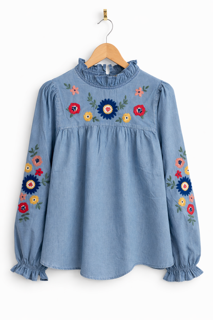 vue face  Blouse femme Isabeau denim bleu broderies florales multicolores 100% coton  It Hippie
