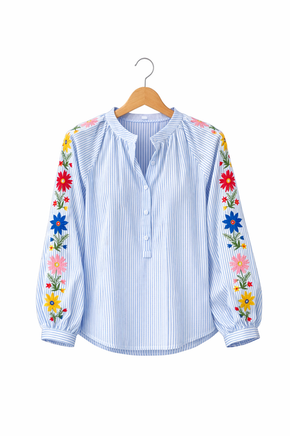 vue face - Blouse femme Solène rayures bleu blanc broderies florales multicolores 100% coton - It Hippie
