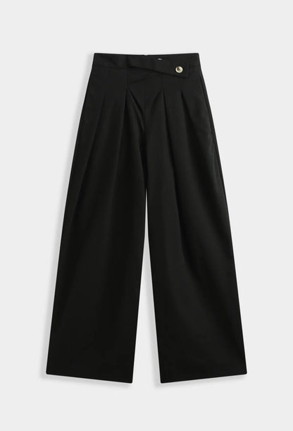 Vue face du pantalon large Sixtine noir, coupe ample et fluide intemporelle"