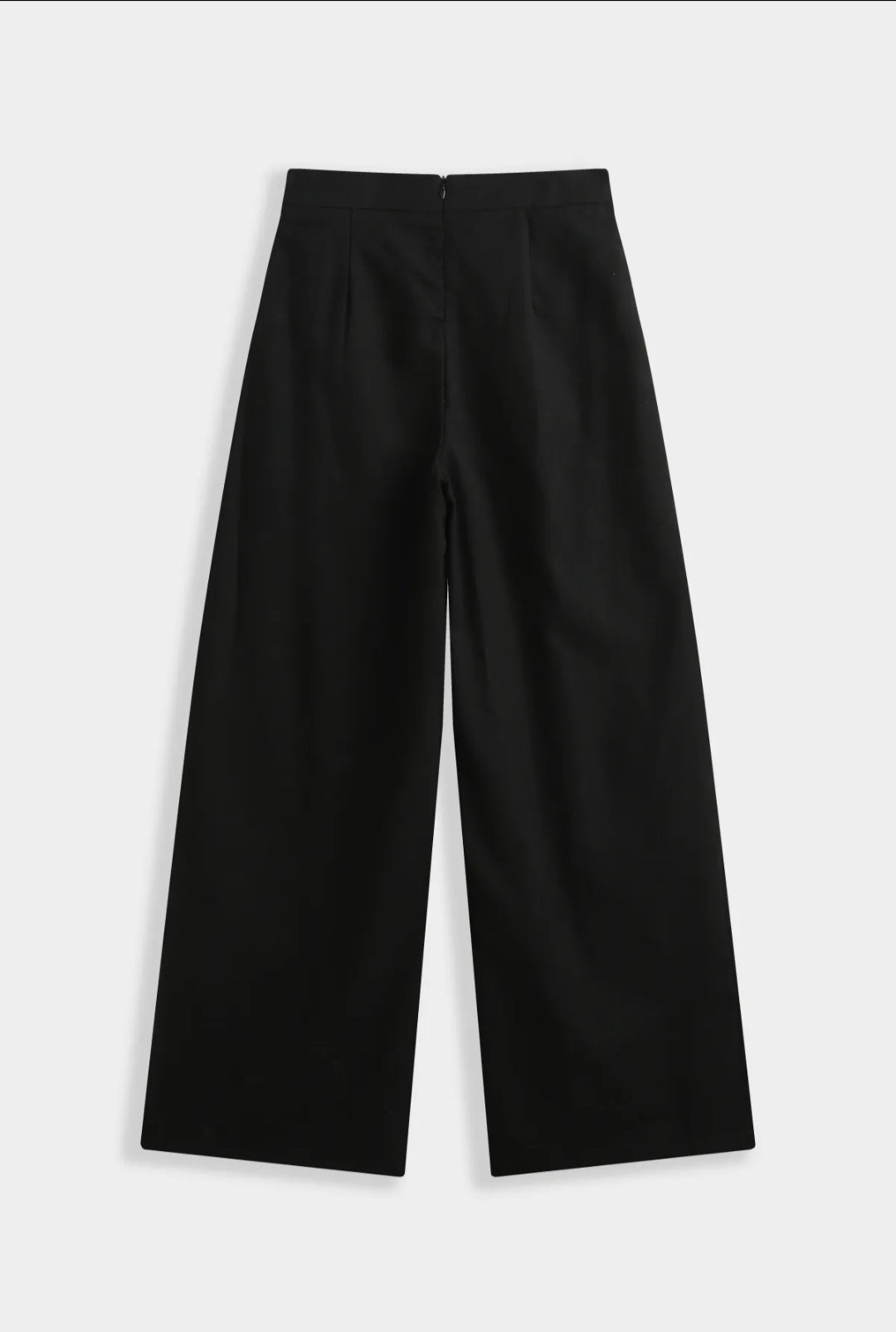 Vue arrière du pantalon large Sixtine noir, coupe ample et fluide intemporelle