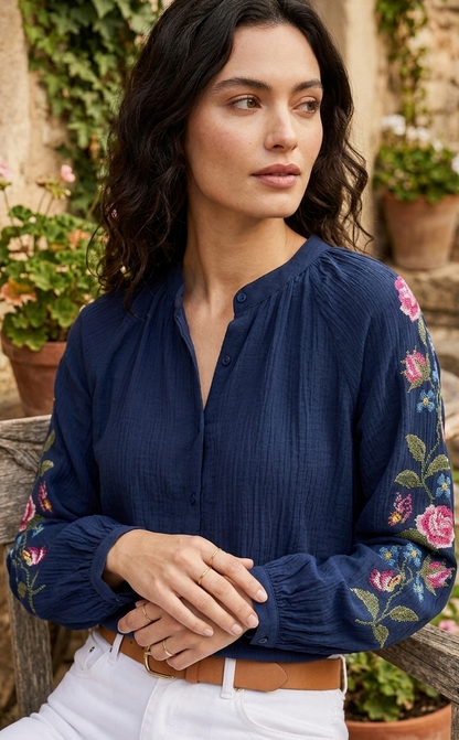 Blouse Agathe bleu marine avec broderies florales