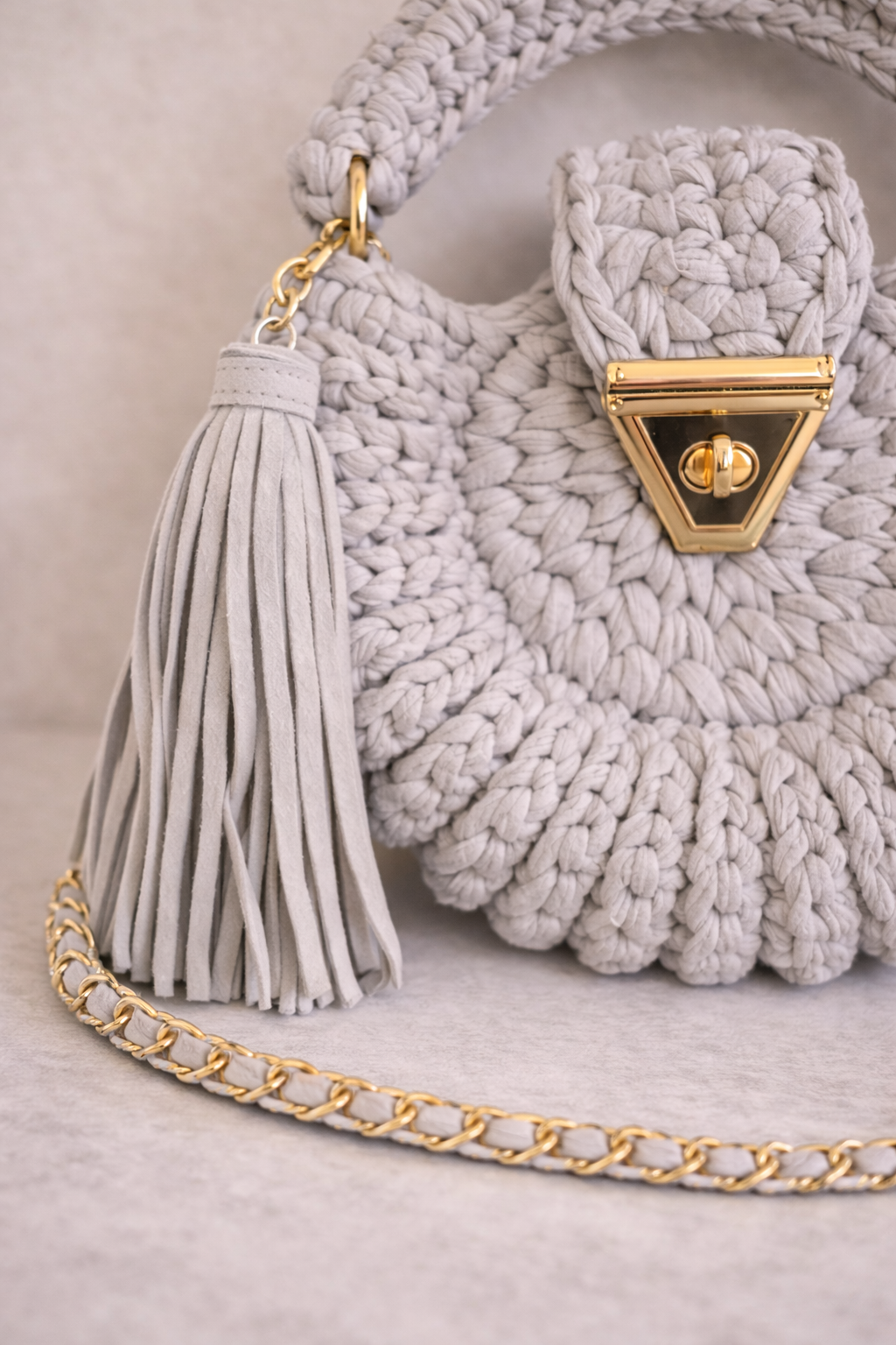 Gros plan texture crochet fait main du sac Amaya perle, fil peigné coton qualité supérieure
