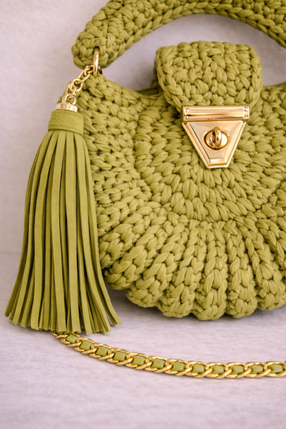 Gros plan texture crochet fait main du sac Amaya olive, fil peigné coton qualité supérieure