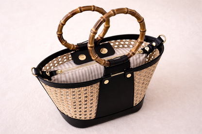 Gros plan texture bambou naturel du sac Ophelia, matière sophistiquée unique