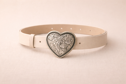  Vue d'ensemble ceinture Valentine - Cuir beige et détail romantique