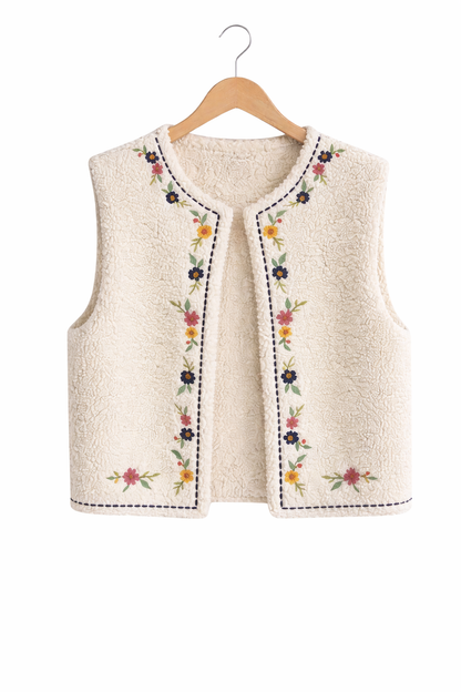 vue de face gilet sans manche Garance sherpa crème broderies fleurs look bohème chic
