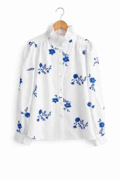 vue face Chemisier femme Esmée blanc broderies florales azur col victorien 100% coton It Hippie
