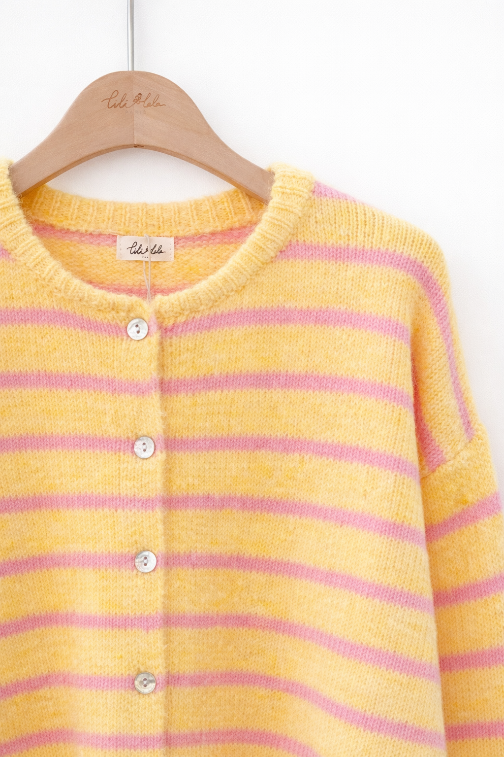 Détail rayures jaune et rose gilet Clémence - couleurs vitaminées
