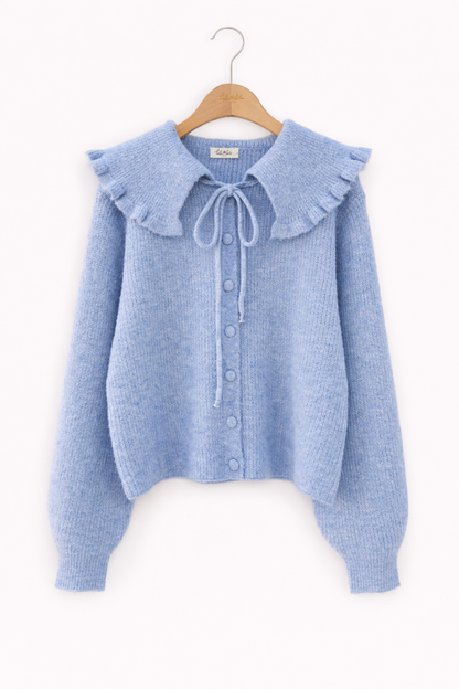 vue de face Gilet femme Léonie bleu ciel col XXL volanté lien maille douce recyclée - Lili&lala
