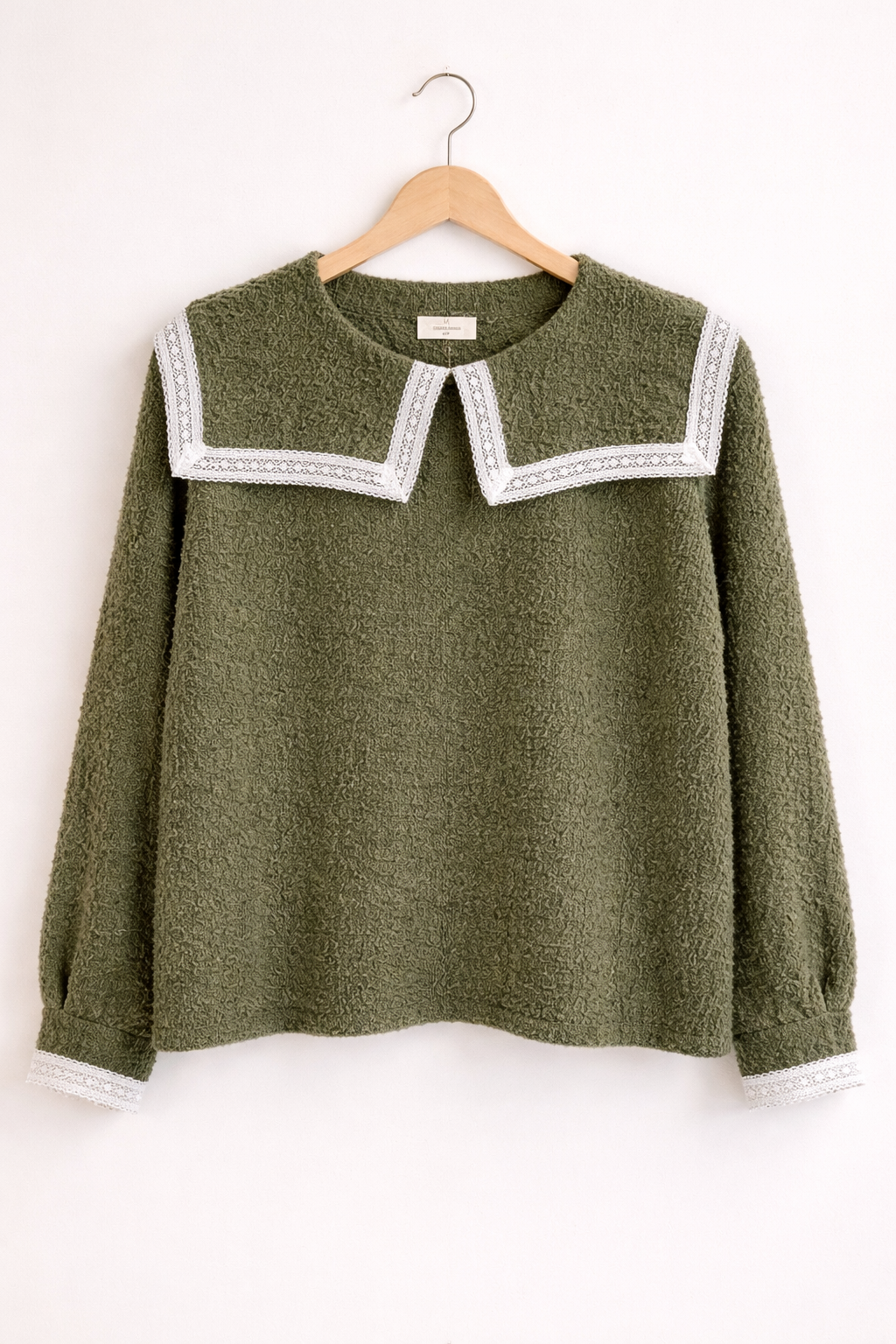  Pull Clothilde vert maille bouclée coupe ample manches boutonnées - Atelier Evène