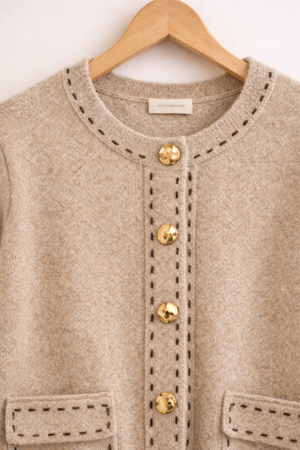 Texture maille douce du gilet Mona beige polyester recyclé