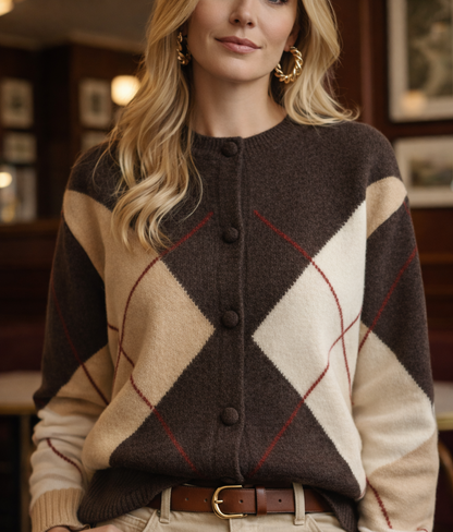 Gilet Claudia chocolat porté - zoom matière et motif