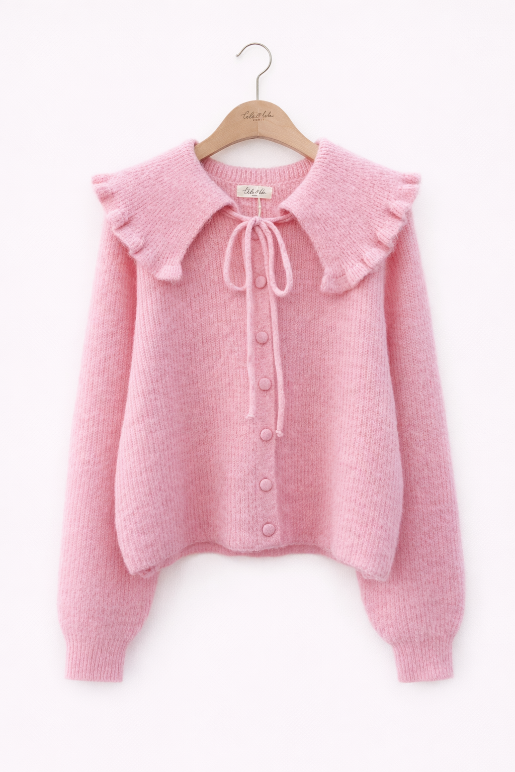 vue face Gilet femme Léonie rose poudré col claudine XXL volants lien maille douce - Lili&lala
