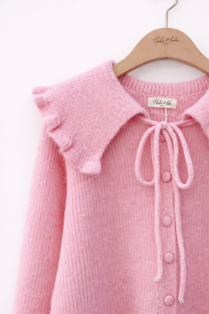 Détail col claudine géant gilet Léonie - rose poudré tendre
