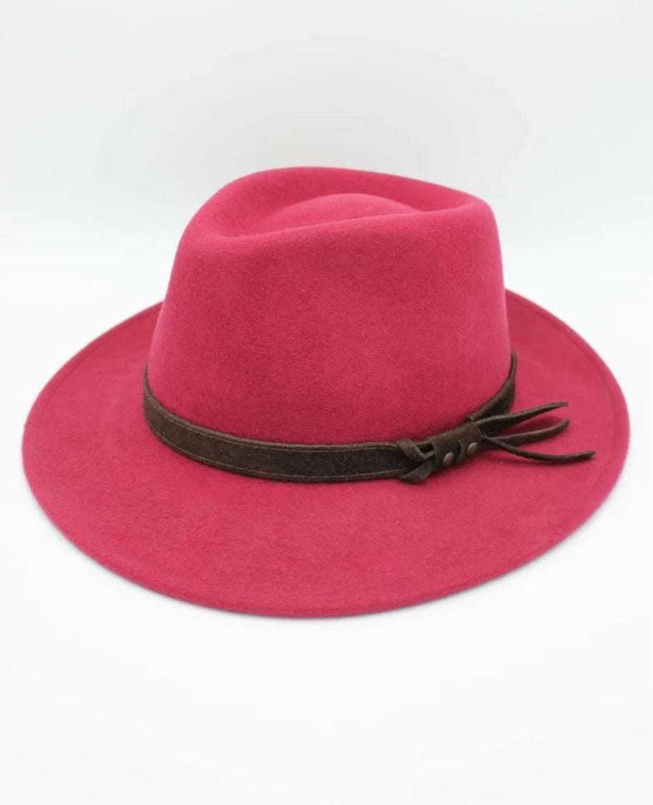 Chapeau Fedora Alba fuchsia avec ruban daim chocolat - détail made in Italy