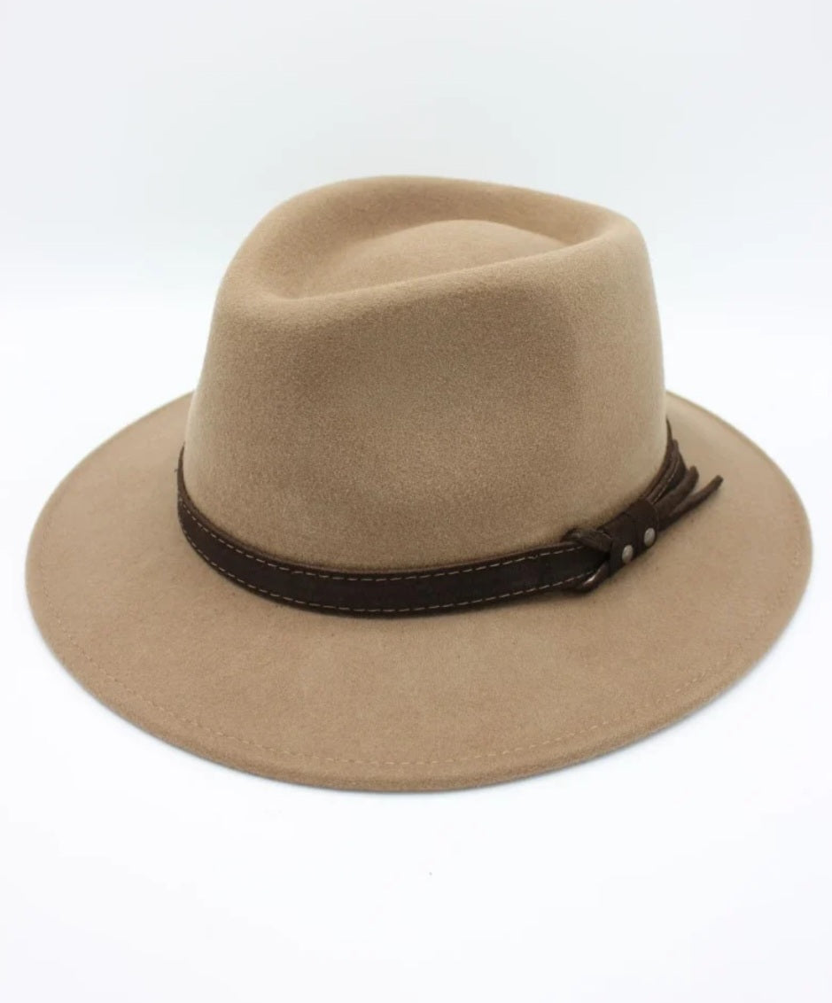 Chapeau Fedora Alba beige avec ruban daim brun - détail made in Italy